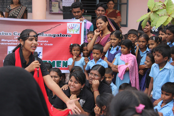 Aloysius students present street play on Dengue at Bengre